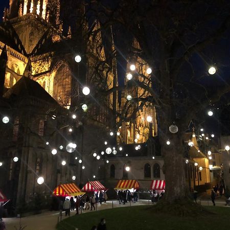 Charmant Appartement Au Coeur De Bayeux Exterior foto