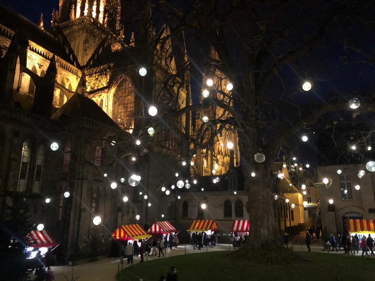 Charmant Appartement Au Coeur De Bayeux Exterior foto